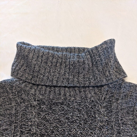 Women's New York and Company Sweater SZ Small Gray Shimmer Cable Knit Turtleneck - Picture 2 of 11